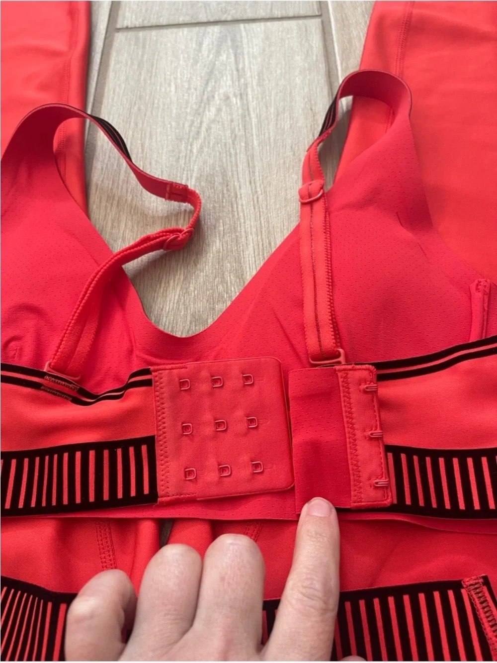 NWOT ALO Yoga Line Up Set Red Hot Summer High Waisted Leggings + Bra Sz XS 0-2